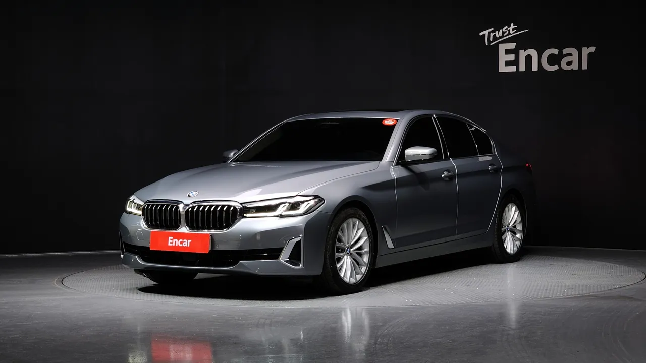 2023 BMW 5-Series 520i Luxury