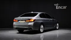 2023 BMW 5-Series 520i Luxury — фото 2