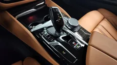 2023 BMW 5-Series 520i Luxury — фото 9