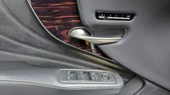 2021 Lexus LS 3.5 Luxury AWD, серый — фото 18