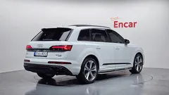 2022 Audi Q7 55 TFSI Quattro Premium, белый — фото 2
