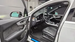 2022 Audi Q7 55 TFSI Quattro Premium, белый — фото 10