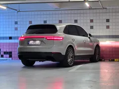 2023 Porsche Cayenne 3.0 PLATINUM EDITION, серый — фото 3