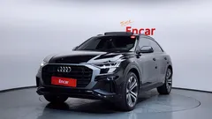 2023 Audi Q8 55 TFSI Quattro Premium, чёрный — фото 1