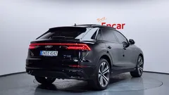 2023 Audi Q8 55 TFSI Quattro Premium, чёрный — фото 2