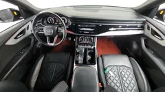 2023 Audi Q8 55 TFSI Quattro Premium, чёрный — фото 7