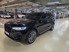 2022 BMW X7 xDrive 40i Design Pure Excellence 7-Seater — фото 2