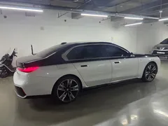 2023 BMW 7-Series 750e xDrive M Sport — фото 4