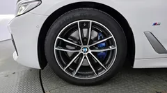 2023 BMW 5-Series 520i M Sport — фото 5