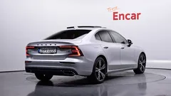 2021 Volvo S60 B5 Inscription, серебристый — фото 2