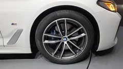 2021 BMW 5-Series 520i M Sport, белый — фото 5