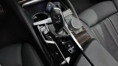 2021 BMW 5-Series 520i M Sport, белый — фото 9