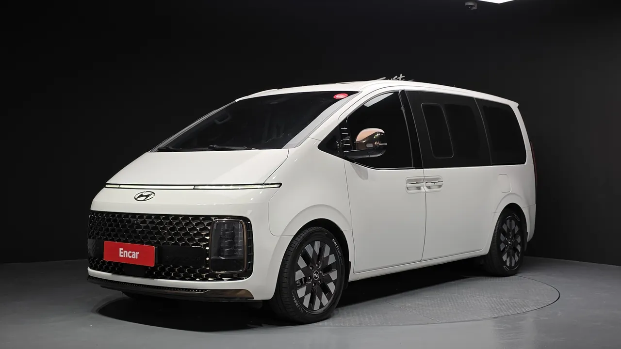 2022 Hyundai Staria 4WD Lounge 9-Seater