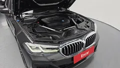 2022 BMW 5-Series 520i M Sport — фото 6