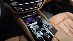 2022 BMW 5-Series 520i M Sport — фото 9