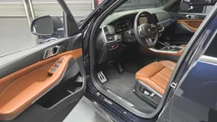 2022 BMW X5 xDrive 40i M Sport, синий — фото 11