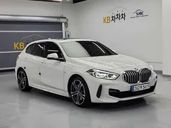 2023 BMW 1-Series 120i M Sports, белый — фото 2