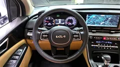 2023 Kia Carnival Diesel 9-Seater Prestige — фото 13