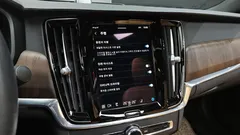 2023 Volvo S90 B6 AWD Ultimate Bright, белый — фото 17
