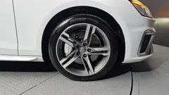 2021 Audi A4 45 TFSI Quattro Premium, белый — фото 5