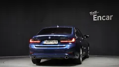 2022 BMW 3-Series 320i Luxury — фото 4