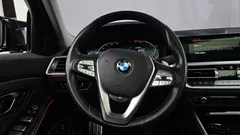2022 BMW 3-Series 320i Luxury — фото 17