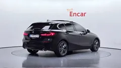 2022 BMW 1-Series 120i Sports — фото 2