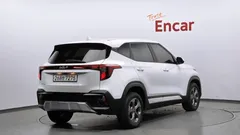 2023 Kia Seltos Gasoline 1.6 Turbo 2WD, белый — фото 2