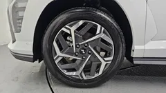 2023 Hyundai Kona Inspiration, белый — фото 5