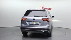 2022 Volkswagen Tiguan 2.0 TSI Prestige, серо-серебристый — фото 4