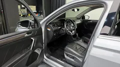 2022 Volkswagen Tiguan 2.0 TSI Prestige, серо-серебристый — фото 10