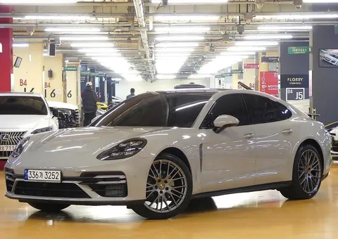 2022 Porsche Panamera 2.9 AWD Platinum Edition