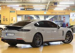 2022 Porsche Panamera 2.9 AWD Platinum Edition — фото 2