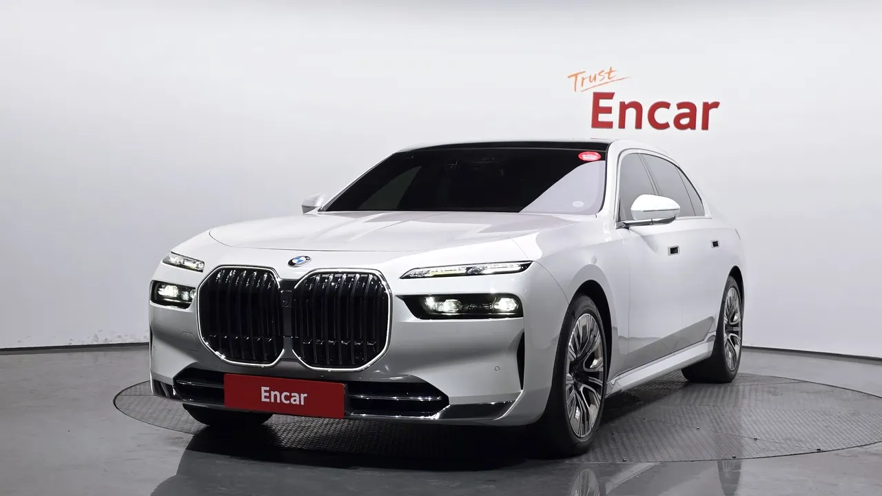 2023 BMW 7-Series 740i sDrive Design Pure Excellence