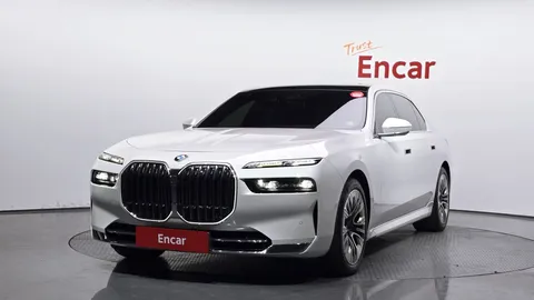 2023 BMW 7-Series 740i sDrive Design Pure Excellence