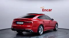 2021 Audi A5 40 TFSI Quattro Premium Sportback, красный — фото 2