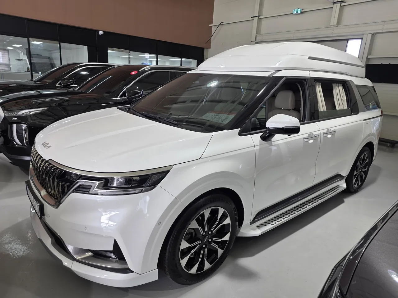 2023 Kia Carnival Gasoline 9-Seater Hi-Limousine