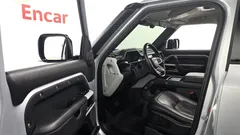 2022 Land Rover Defender 110 D300 HSE — фото 11