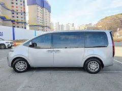 2023 Hyundai Staria 4WD Tourer 11-Seater — фото 3