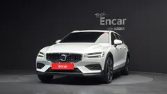 2022 Volvo V60 B5 Pro AWD — фото 3