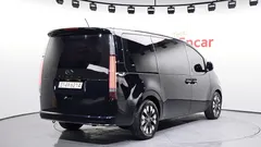 2022 Hyundai Staria Lounge 9-Seater — фото 2