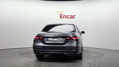 2022 Mercedes-Benz E-Class E220d 4MATIC AMG Line — фото 4