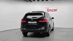 2022 BMW X1 xDrive 20i M Sport — фото 4