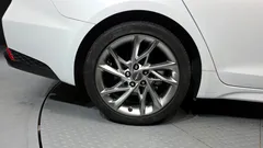 2021 Genesis G70 Gasoline 2.0T 4WD, белый — фото 5