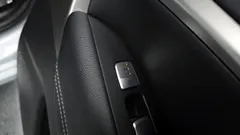 2021 Genesis G70 Gasoline 2.0T 4WD, белый — фото 17