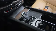 2022 Volvo XC60 B5 Inscription, белый — фото 9