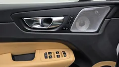 2022 Volvo XC60 B5 Inscription, белый — фото 14