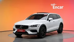 2024 Volvo V60 B5 Ultimate AWD — фото 1