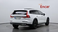 2024 Volvo V60 B5 Ultimate AWD — фото 2
