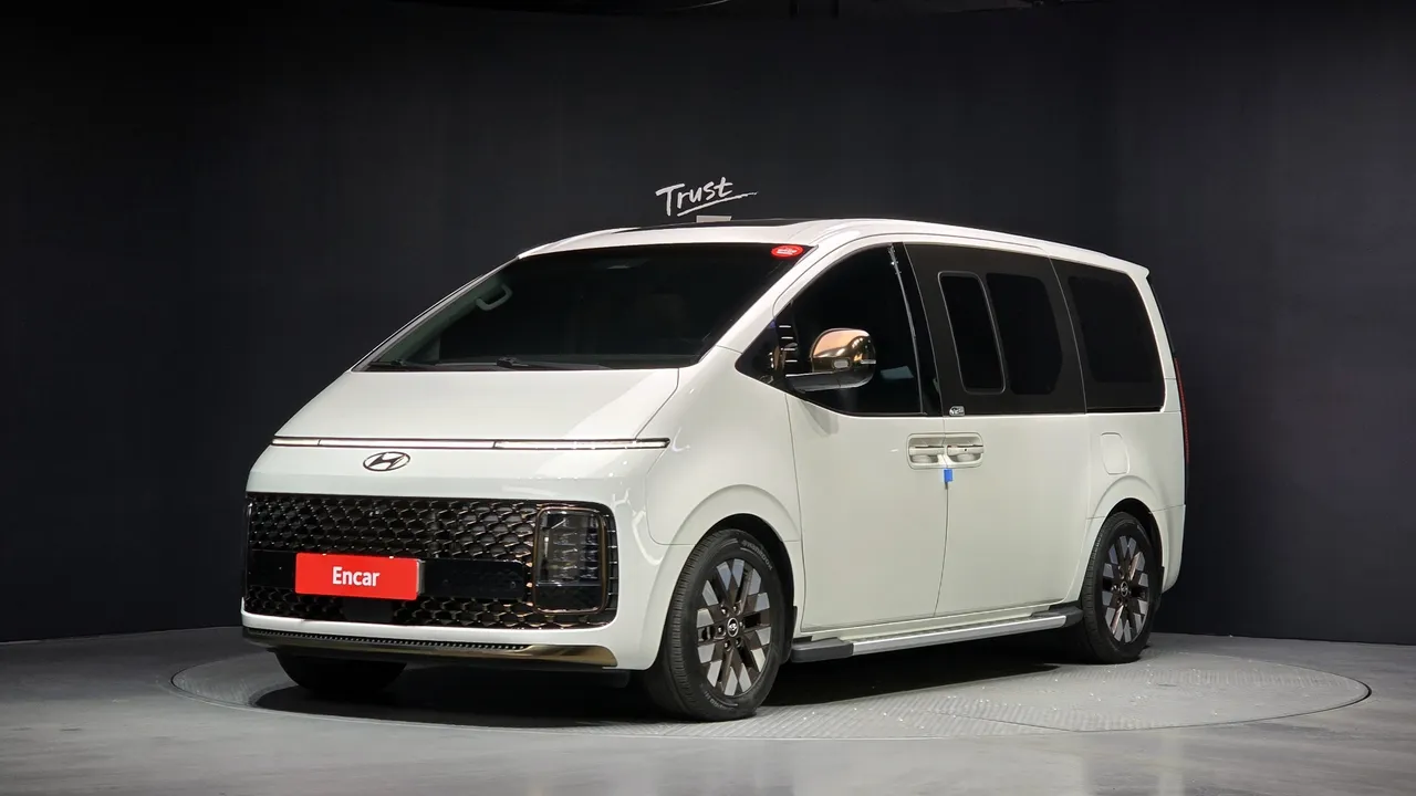 2023 Hyundai Staria 4WD Lounge 9-Seater